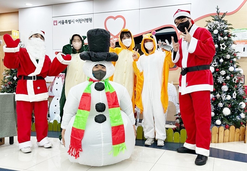 HK이노엔, 어린이병원에서 ‘몰래 온 산타’로 활약